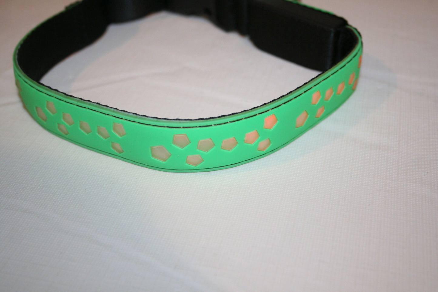 DOGLED Flashing LED Dog Collar Medium Green Fits 15.7-19.7" Neck NEW Pentagon